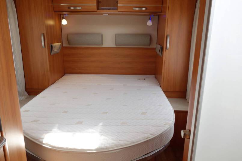 Hymer T 708 SL AUTOMAAT, 180 pk half integraal, Queens bed 36