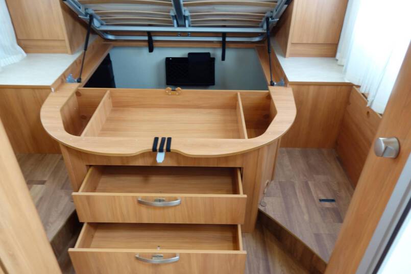 Hymer T 708 SL AUTOMAAT, 180 pk half integraal, Queens bed 37