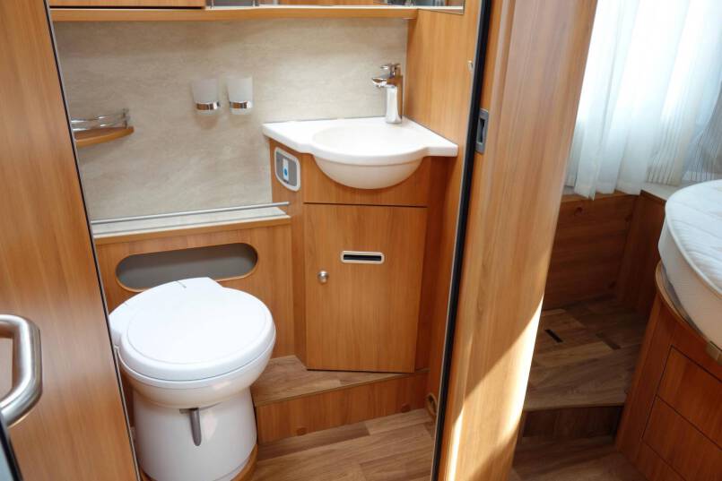 Hymer T 708 SL AUTOMAAT, 180 pk half integraal, Queens bed 40