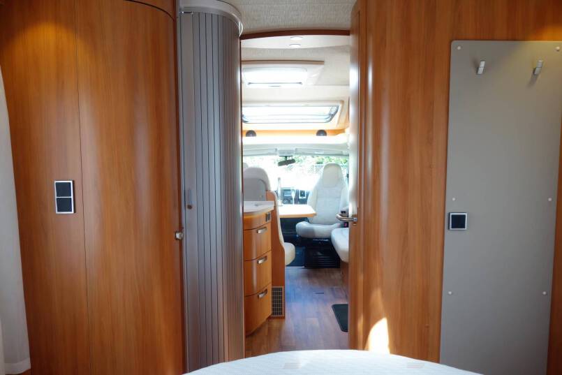 Hymer T 708 SL AUTOMAAT, 180 pk half integraal, Queens bed 43