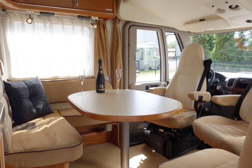Hymer B 674 SL 3.0 Automaat, Elegance Silver, 2 aparte bedden, garage 16