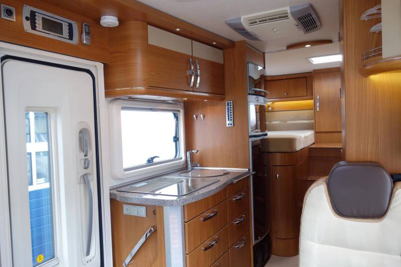 Hymer B 674 SL 3.0 Automaat, Elegance Silver, 2 aparte bedden, garage 21