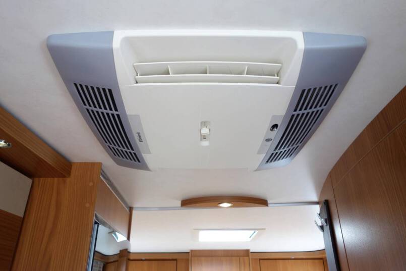 Hymer B 674 SL 3.0 Automaat, Elegance Silver, 2 aparte bedden, garage 23