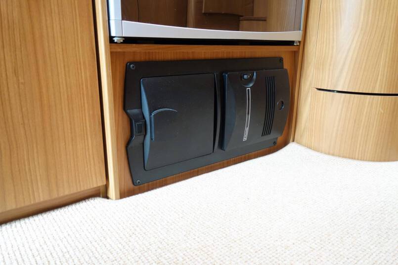 Hymer B 674 SL 3.0 Automaat, Elegance Silver, 2 aparte bedden, garage 24