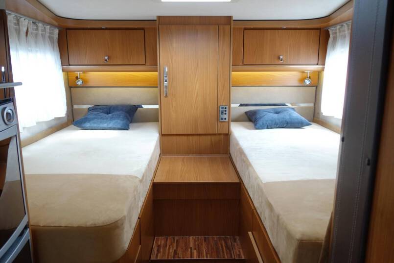 Hymer B 674 SL 3.0 Automaat, Elegance Silver, 2 aparte bedden, garage 25