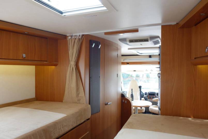 Hymer B 674 SL 3.0 Automaat, Elegance Silver, 2 aparte bedden, garage 26