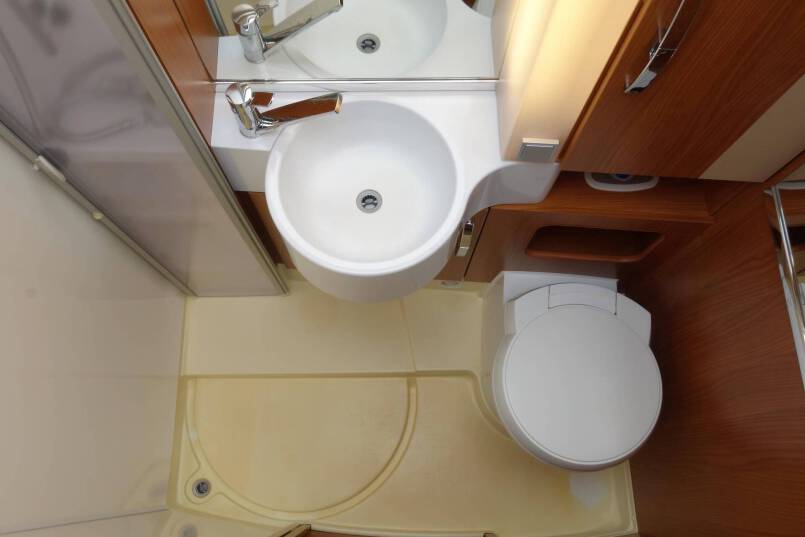 Hymer B 674 SL 3.0 Automaat, Elegance Silver, 2 aparte bedden, garage 28