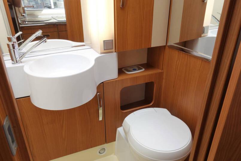 Hymer B 674 SL 3.0 Automaat, Elegance Silver, 2 aparte bedden, garage 29