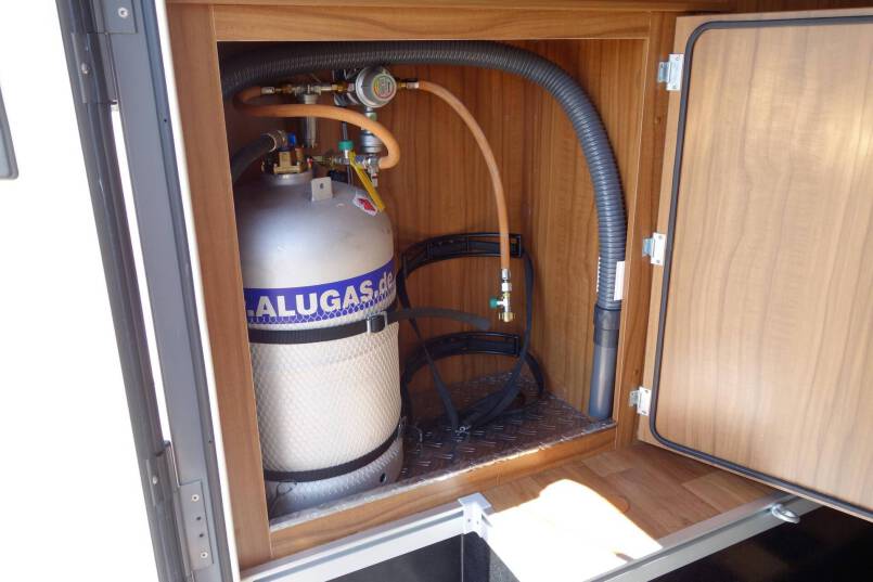 Hymer Ml-I 620 AUTOMAAT, Serragrijs 190 pk, 2 aparte bedden 11