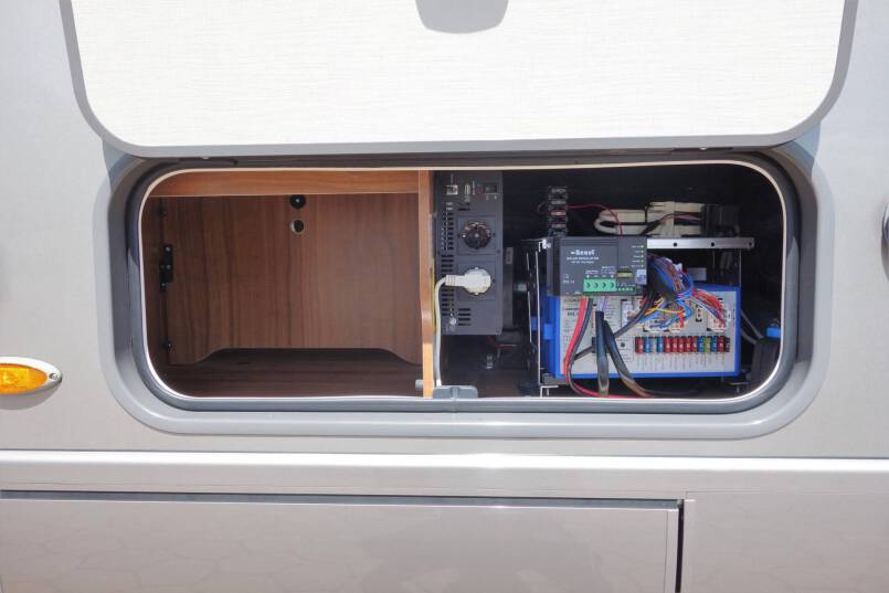 Hymer Ml-I 620 AUTOMAAT, Serragrijs 190 pk, 2 aparte bedden 12