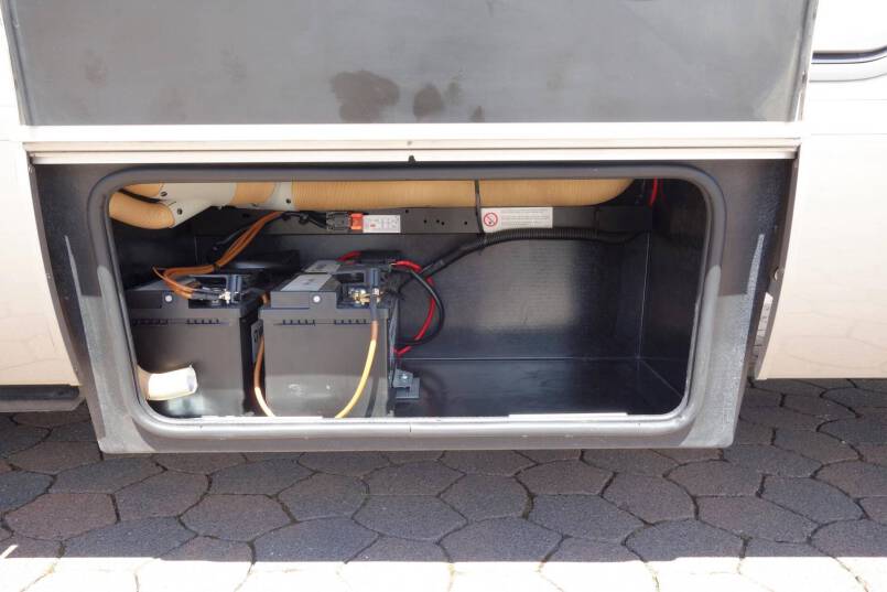 Hymer Ml-I 620 AUTOMAAT, Serragrijs 190 pk, 2 aparte bedden 13