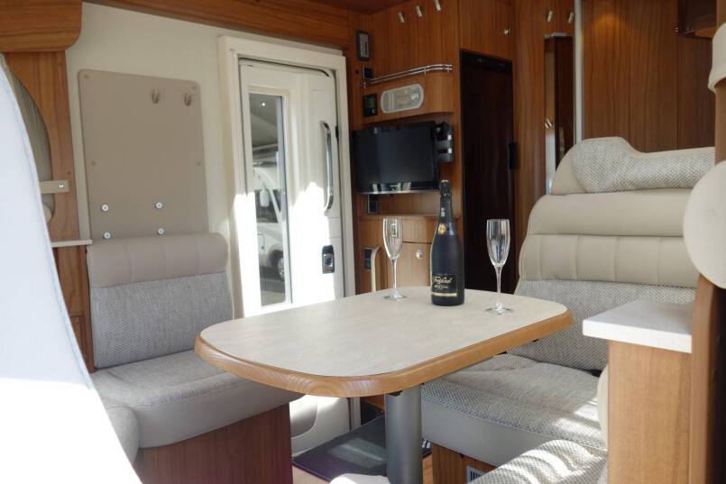 Hymer Ml-I 620 AUTOMAAT, Serragrijs 190 pk, 2 aparte bedden 23