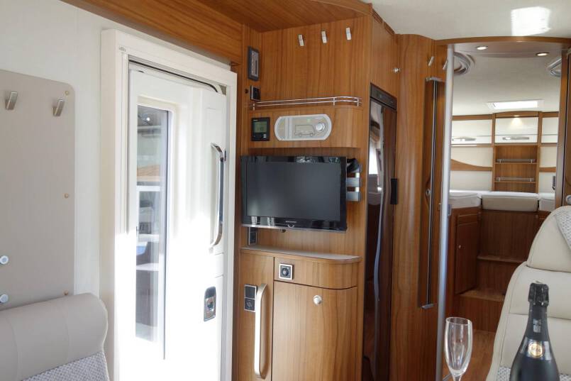 Hymer Ml-I 620 AUTOMAAT, Serragrijs 190 pk, 2 aparte bedden 26