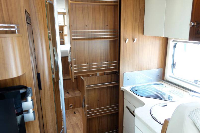 Hymer Ml-I 620 AUTOMAAT, Serragrijs 190 pk, 2 aparte bedden 30