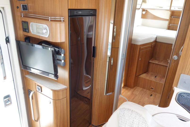 Hymer Ml-I 620 AUTOMAAT, Serragrijs 190 pk, 2 aparte bedden 32
