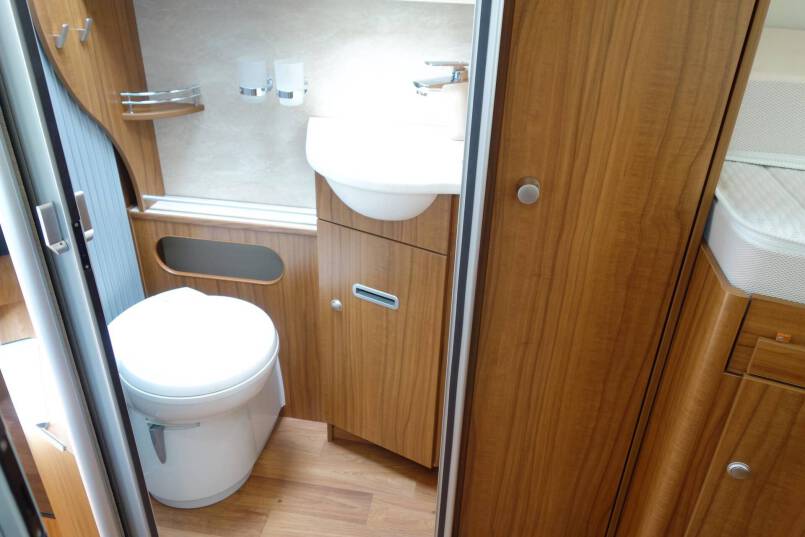 Hymer Ml-I 620 AUTOMAAT, Serragrijs 190 pk, 2 aparte bedden 39
