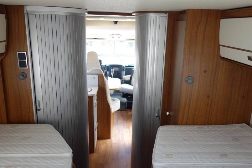 Hymer Ml-I 620 AUTOMAAT, Serragrijs 190 pk, 2 aparte bedden 42
