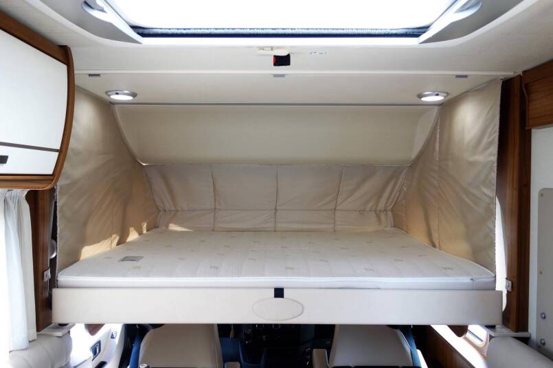Hymer Ml-I 620 AUTOMAAT, Serragrijs 190 pk, 2 aparte bedden 44