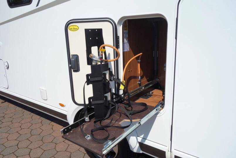 Hymer B 678 DL AUTOMAAT, 180 pk Dynamic Line, 2 aparte bedden 12