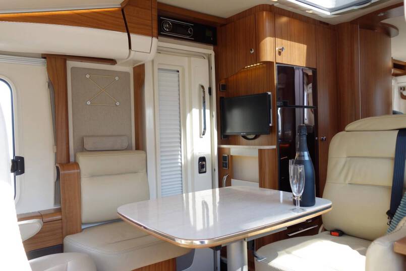 Hymer B 678 DL AUTOMAAT, 180 pk Dynamic Line, 2 aparte bedden 23