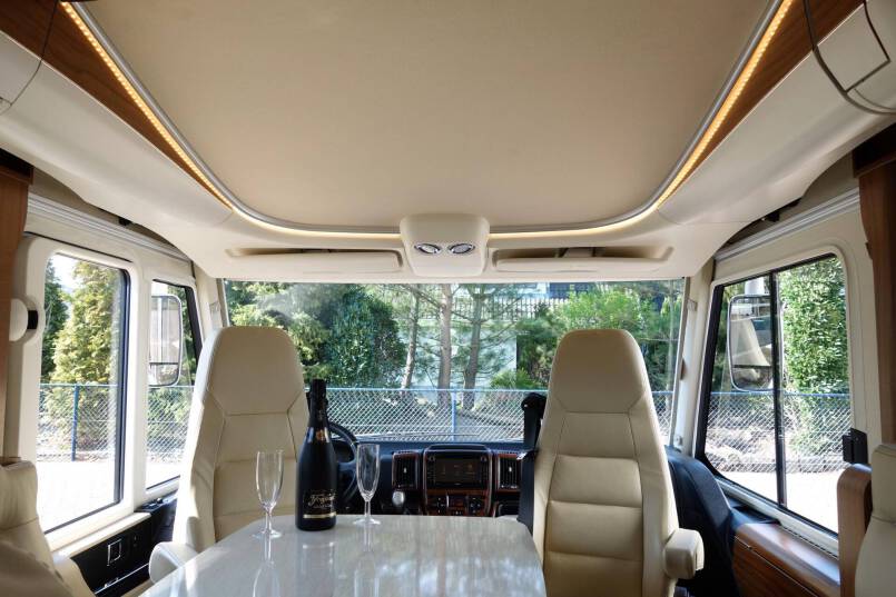 Hymer B 678 DL AUTOMAAT, 180 pk Dynamic Line, 2 aparte bedden 25