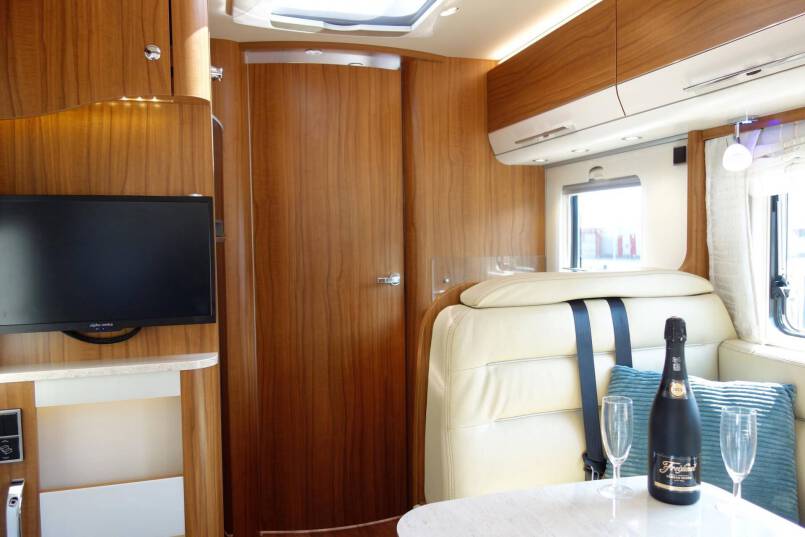 Hymer B 678 DL AUTOMAAT, 180 pk Dynamic Line, 2 aparte bedden 27