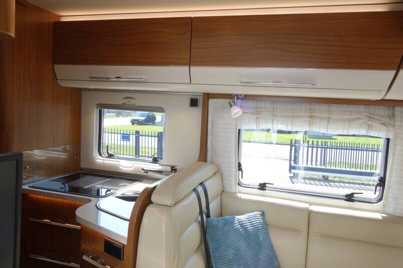 Hymer B 678 DL AUTOMAAT, 180 pk Dynamic Line, 2 aparte bedden 28