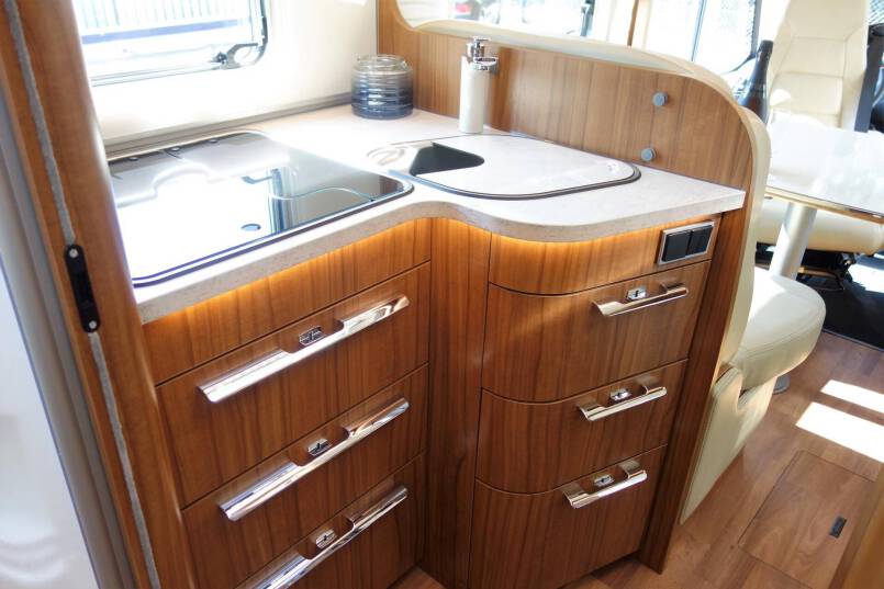 Hymer B 678 DL AUTOMAAT, 180 pk Dynamic Line, 2 aparte bedden 29