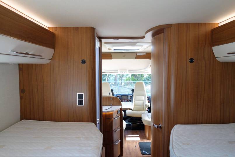 Hymer B 678 DL AUTOMAAT, 180 pk Dynamic Line, 2 aparte bedden 35