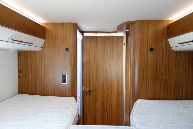 Hymer B 678 DL AUTOMAAT, 180 pk Dynamic Line, 2 aparte bedden 36