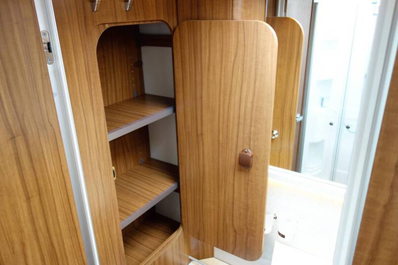 Hymer B 678 DL AUTOMAAT, 180 pk Dynamic Line, 2 aparte bedden 40