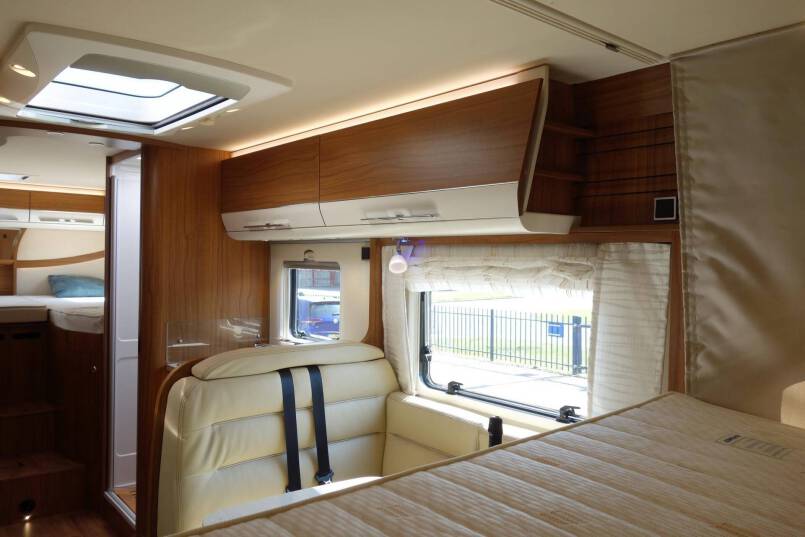 Hymer B 678 DL AUTOMAAT, 180 pk Dynamic Line, 2 aparte bedden 44