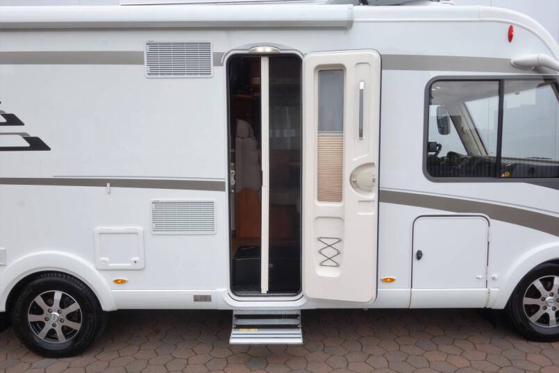Hymer B 678 AUTOMAAT, 180 pk, 2 aparte bedden 11