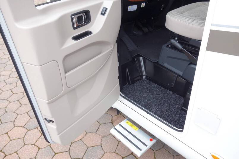 Hymer B 678 AUTOMAAT, 180 pk, 2 aparte bedden 12