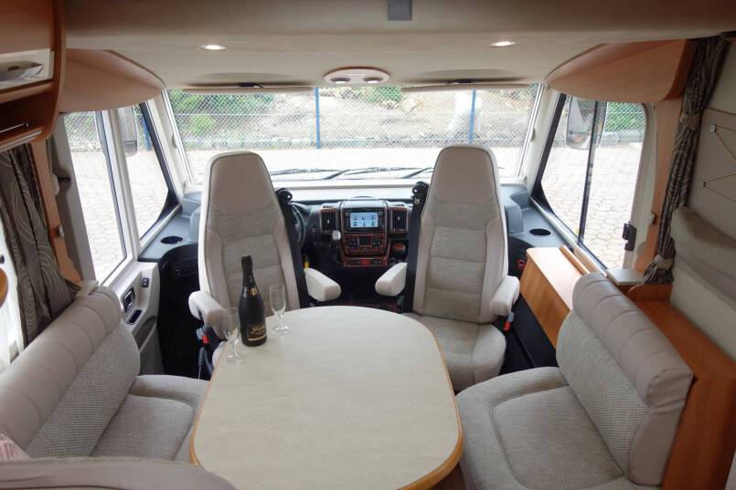 Hymer B 678 AUTOMAAT, 180 pk, 2 aparte bedden 17