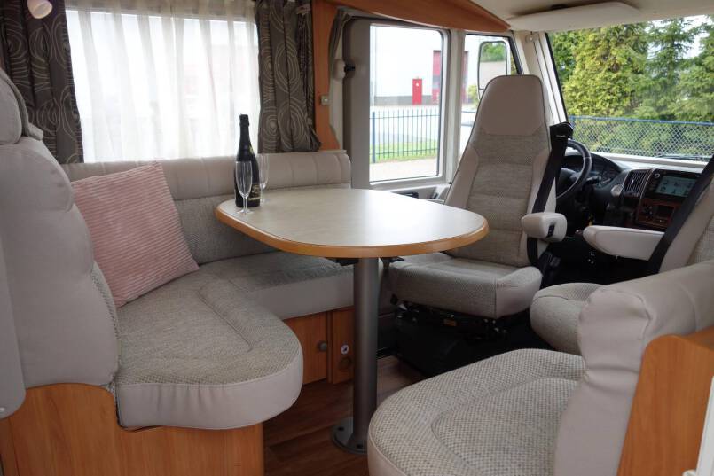 Hymer B 678 AUTOMAAT, 180 pk, 2 aparte bedden 18