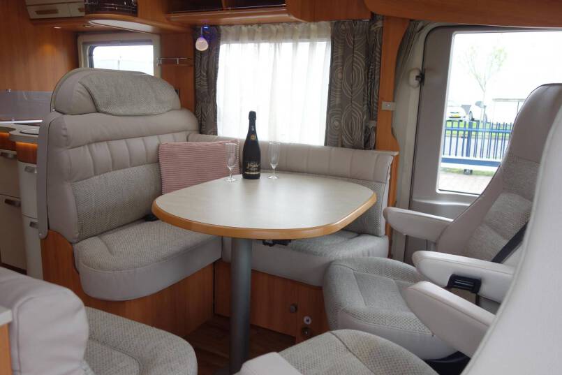 Hymer B 678 AUTOMAAT, 180 pk, 2 aparte bedden 19