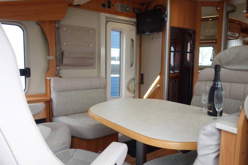 Hymer B 678 AUTOMAAT, 180 pk, 2 aparte bedden 20