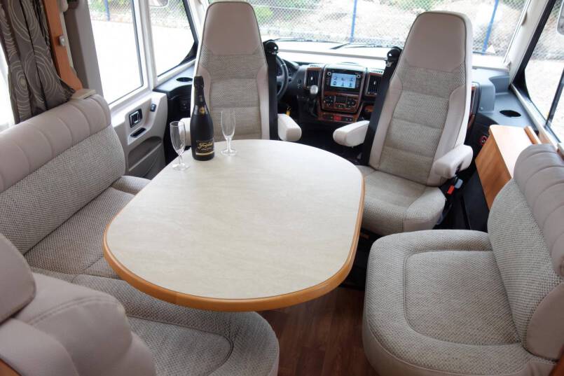 Hymer B 678 AUTOMAAT, 180 pk, 2 aparte bedden 21