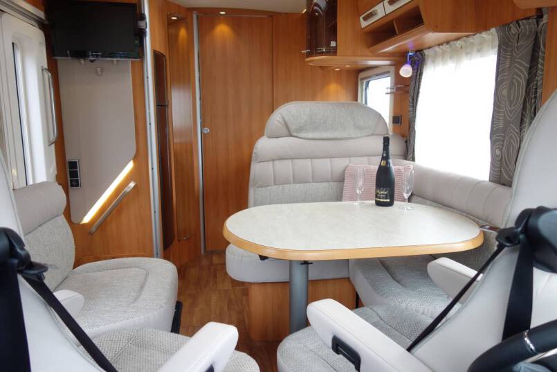 Hymer B 678 AUTOMAAT, 180 pk, 2 aparte bedden 22