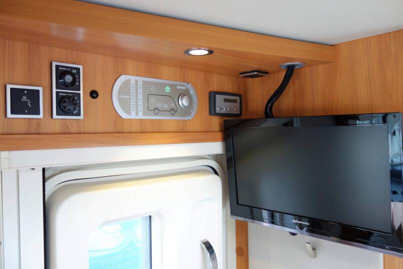 Hymer B 678 AUTOMAAT, 180 pk, 2 aparte bedden 23