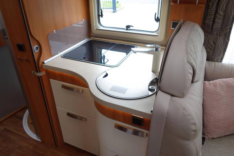 Hymer B 678 AUTOMAAT, 180 pk, 2 aparte bedden 24