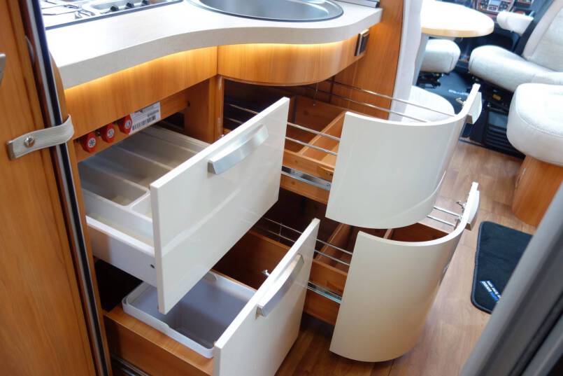 Hymer B 678 AUTOMAAT, 180 pk, 2 aparte bedden 26