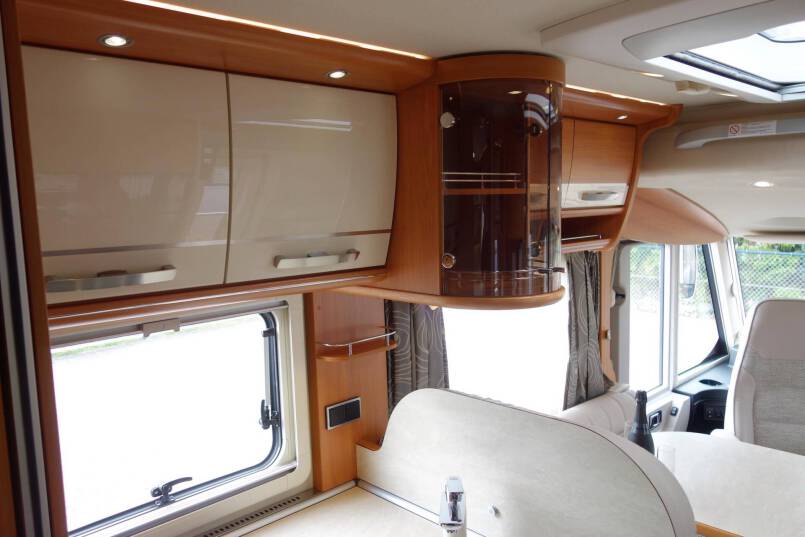 Hymer B 678 AUTOMAAT, 180 pk, 2 aparte bedden 28