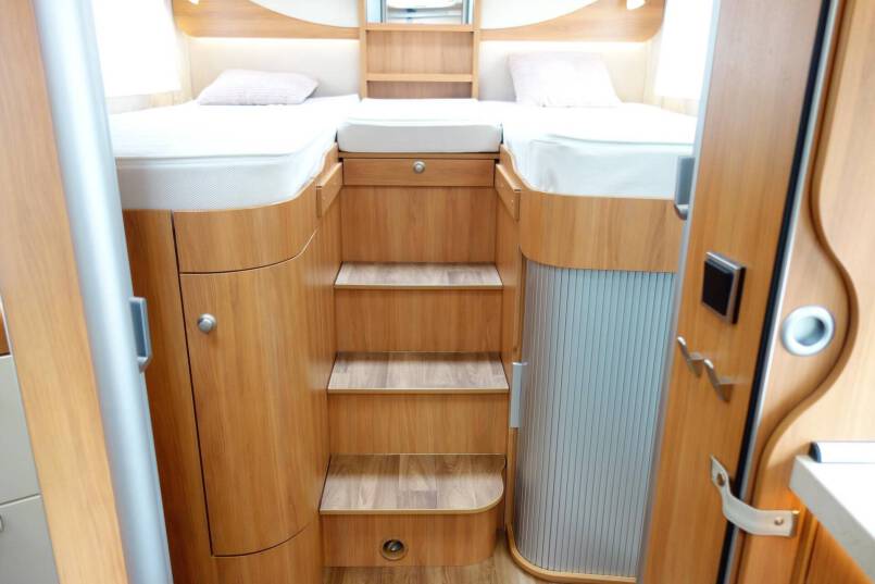 Hymer B 678 AUTOMAAT, 180 pk, 2 aparte bedden 30