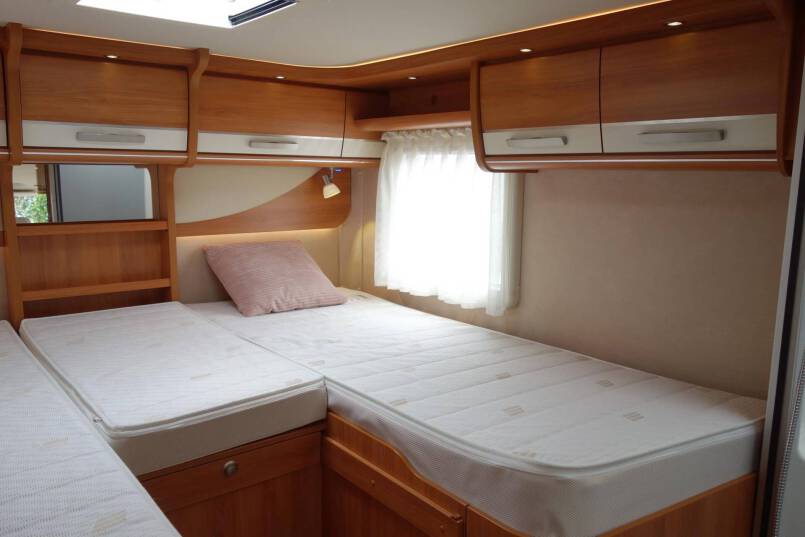 Hymer B 678 AUTOMAAT, 180 pk, 2 aparte bedden 33