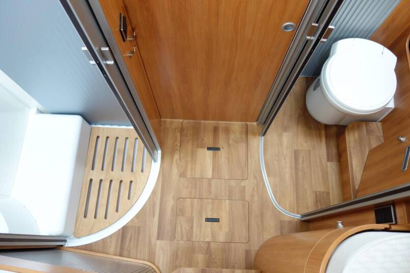 Hymer B 678 AUTOMAAT, 180 pk, 2 aparte bedden 35