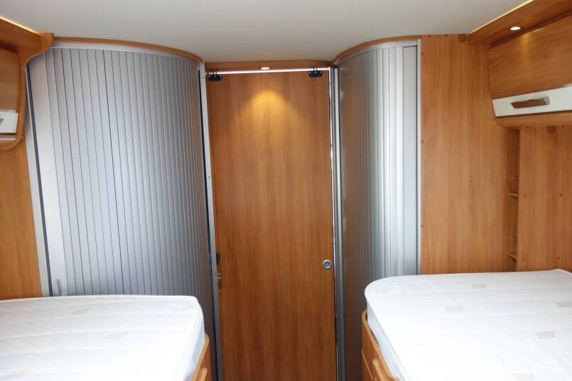 Hymer B 678 AUTOMAAT, 180 pk, 2 aparte bedden 38