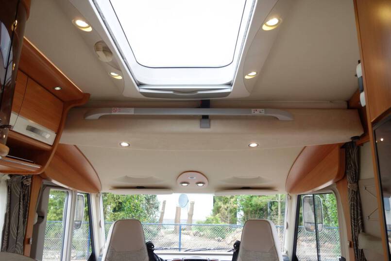 Hymer B 678 AUTOMAAT, 180 pk, 2 aparte bedden 42