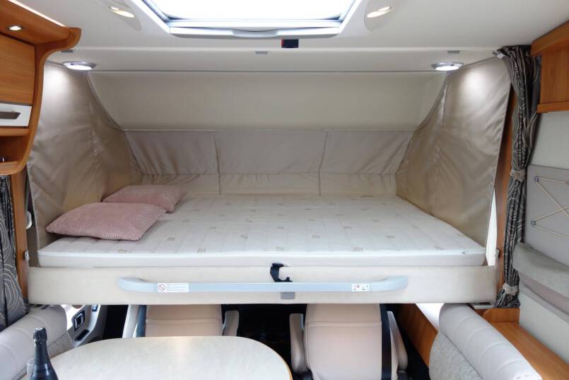 Hymer B 678 AUTOMAAT, 180 pk, 2 aparte bedden 43